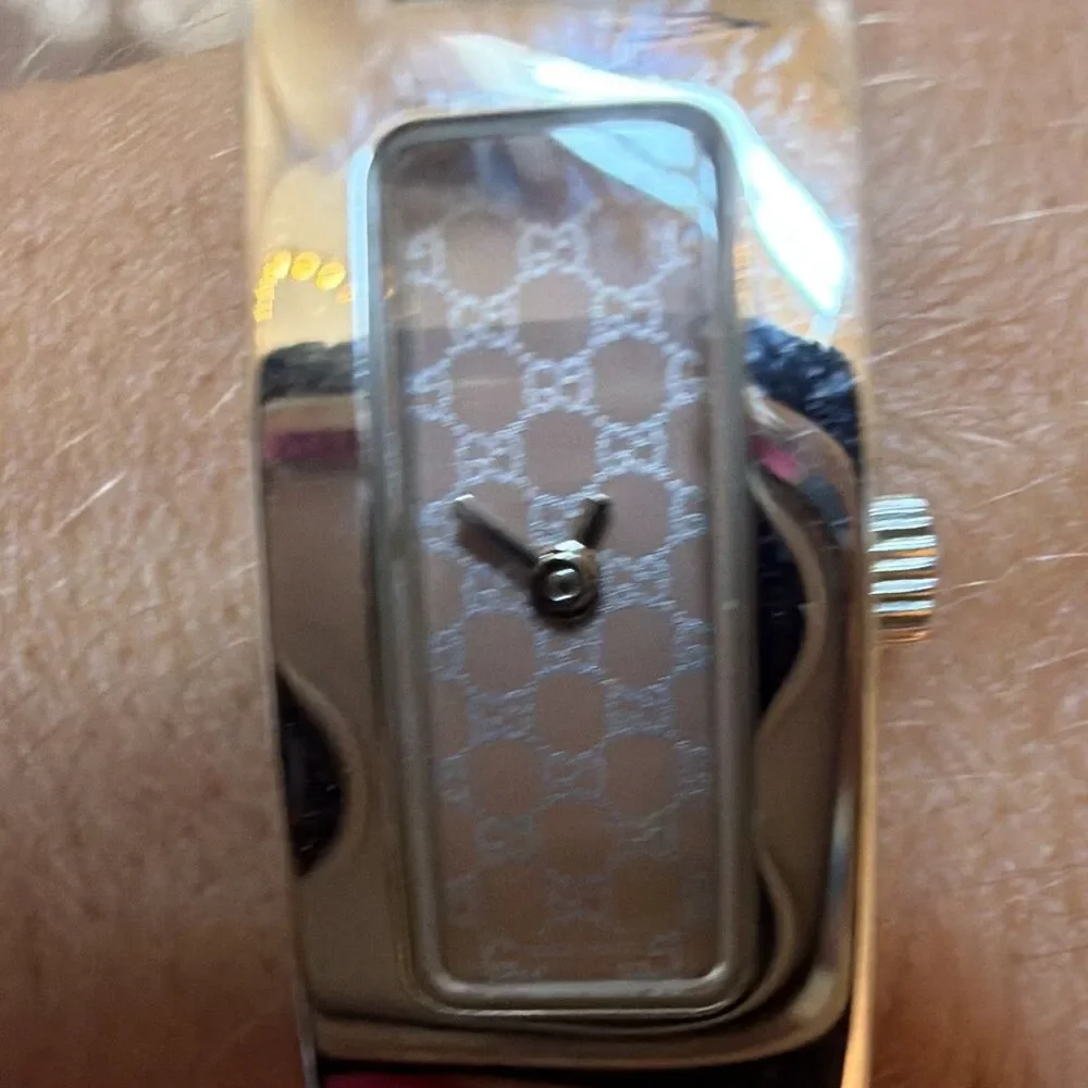 GUCCI 3900L Stainless Steel GG Monogram Dial Quartz Rectangular Leather Watch